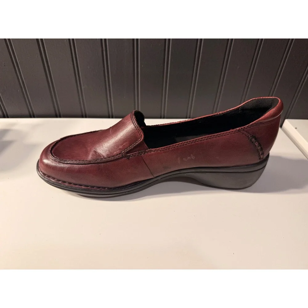 Clark's burgundy  women' platform shoes